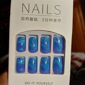 NWT Press On Nails 24 Fake Finger Nail Acrylic Fingernails Blue Square Medium